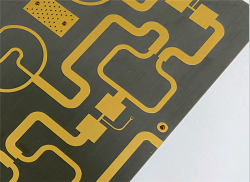 RT/duroid® alternatief materiaal? TLY-5 DK2.2 Laminate PCB  ¢ Lagere verliezen, hogere opbrengsten voor 77GHz radar en avionics